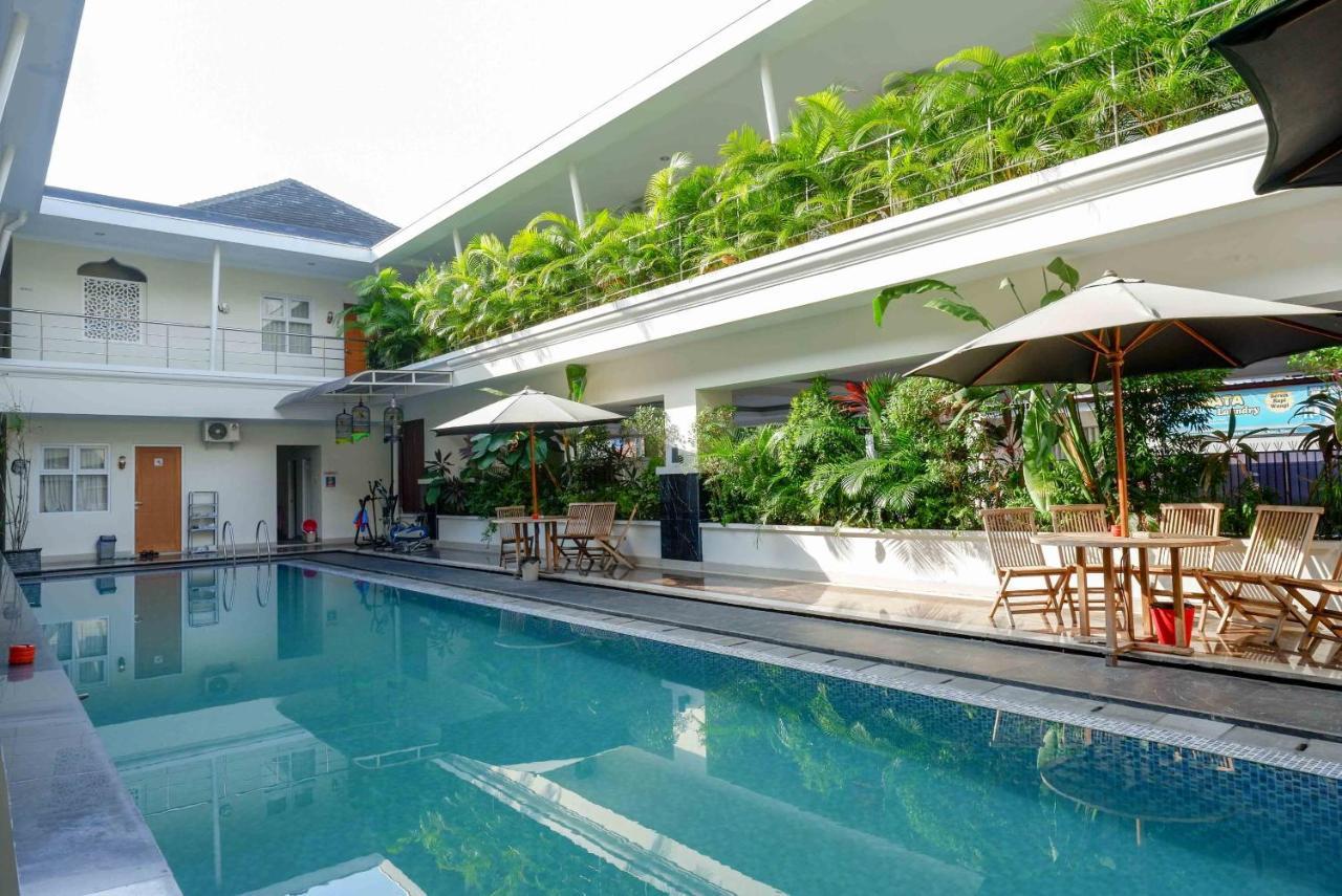 Urbanview Hotel Syariah Casa Azmya Yogyakarta By Reddoorz Kejayan Exterior photo