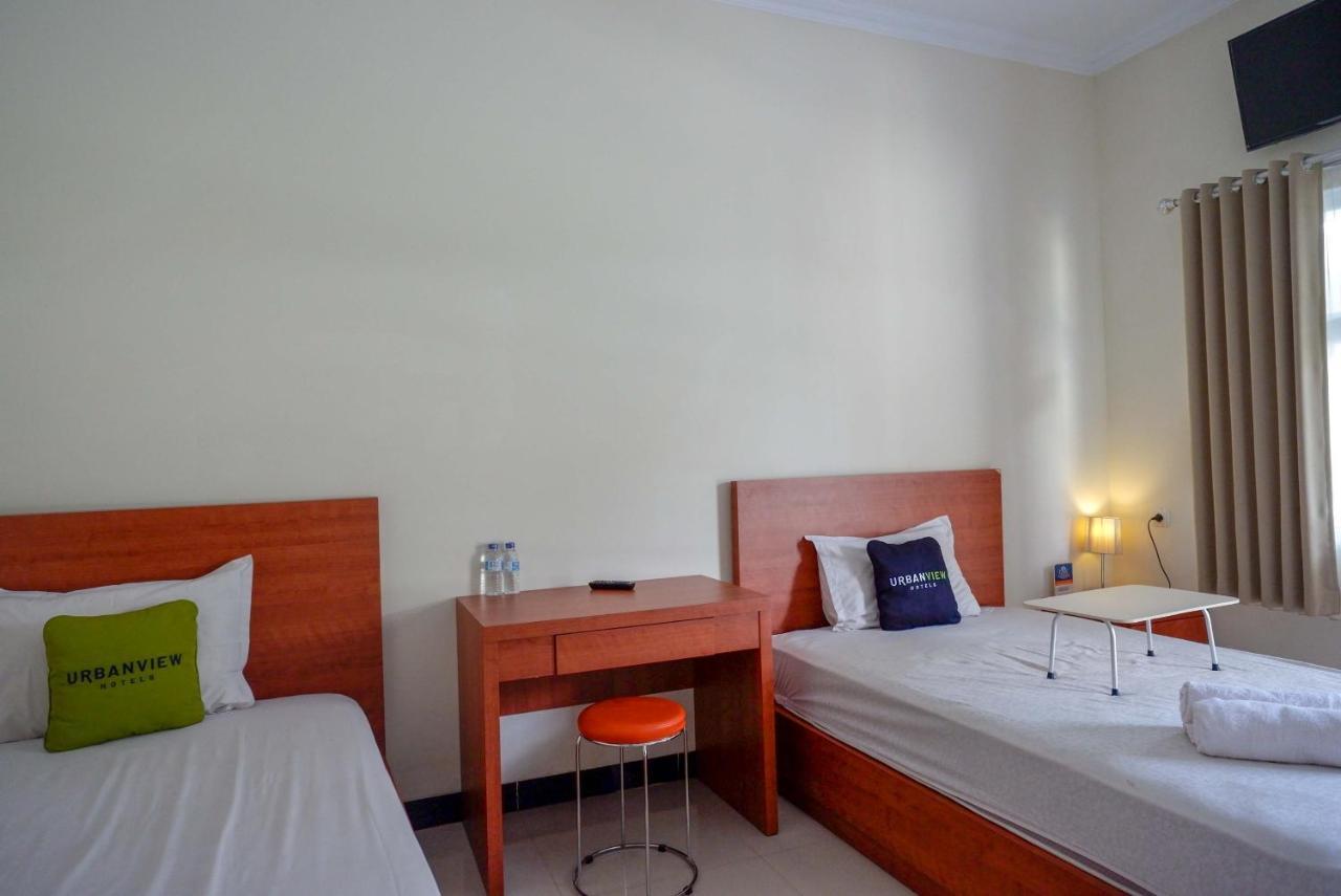 Urbanview Hotel Syariah Casa Azmya Yogyakarta By Reddoorz Kejayan Exterior photo