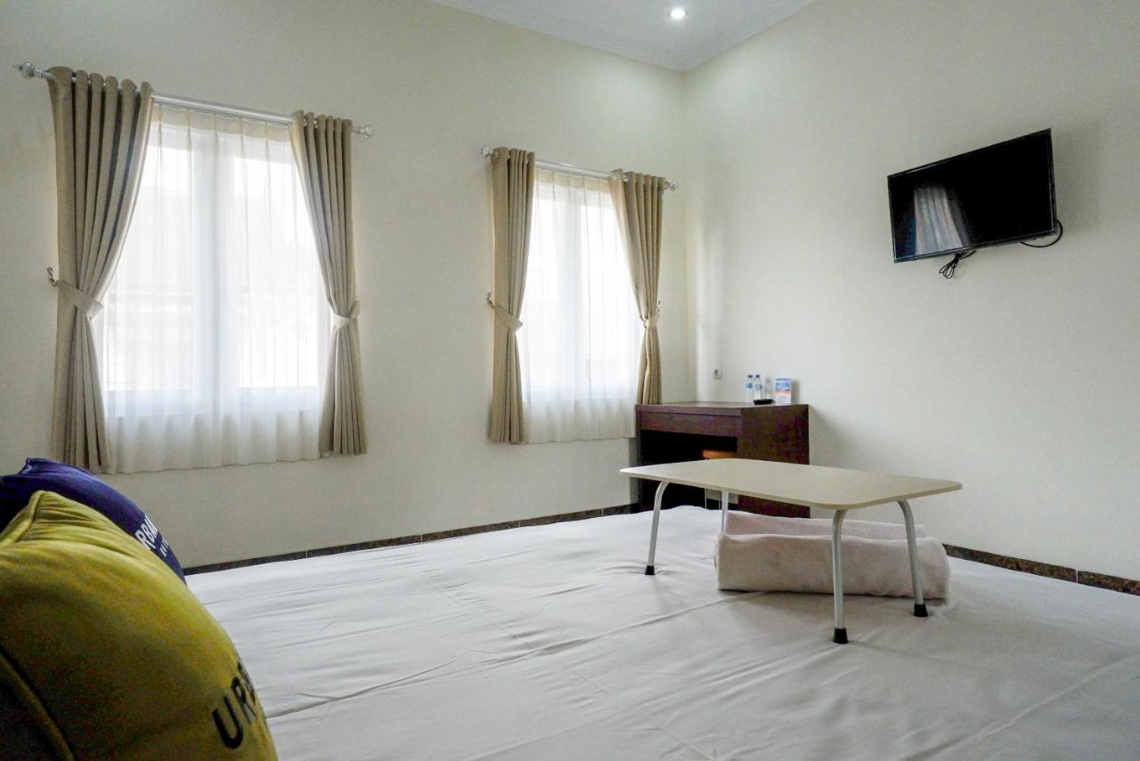 Urbanview Hotel Syariah Casa Azmya Yogyakarta By Reddoorz Kejayan Exterior photo