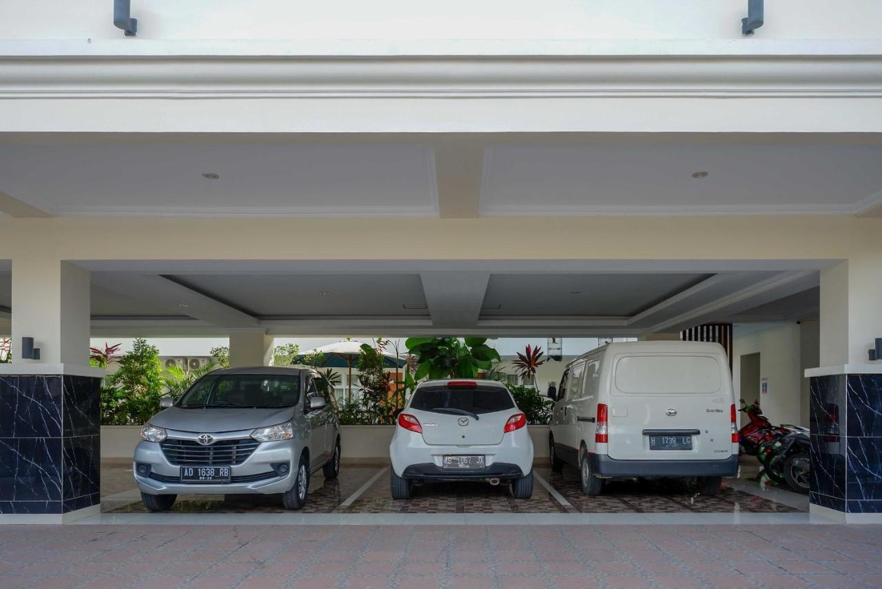 Urbanview Hotel Syariah Casa Azmya Yogyakarta By Reddoorz Kejayan Exterior photo