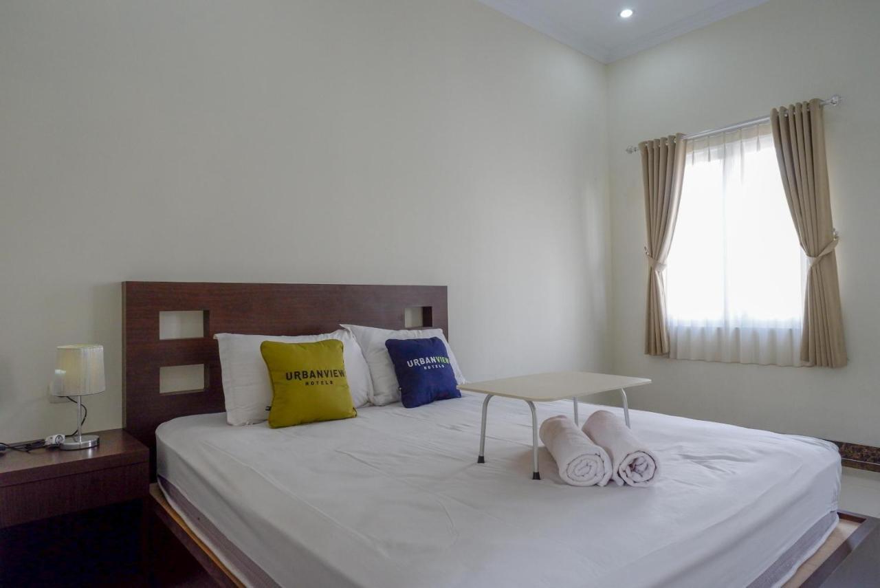 Urbanview Hotel Syariah Casa Azmya Yogyakarta By Reddoorz Kejayan Exterior photo