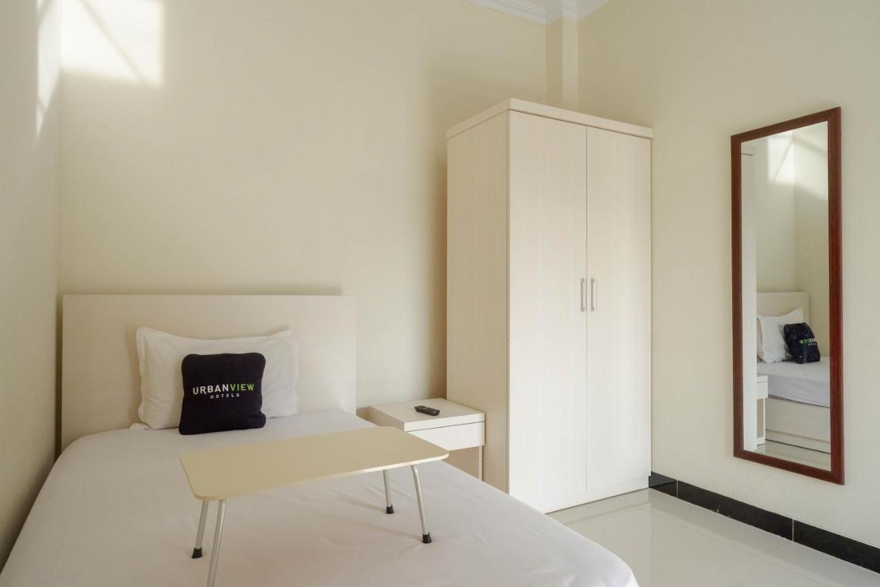 Urbanview Hotel Syariah Casa Azmya Yogyakarta By Reddoorz Kejayan Exterior photo