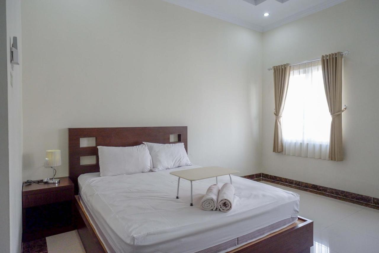 Urbanview Hotel Syariah Casa Azmya Yogyakarta By Reddoorz Kejayan Exterior photo